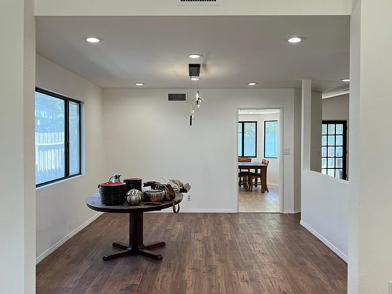 20230 Stagg St — Photo 8