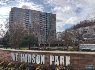 717 Hudson Park, Edgewater, NJ 07020