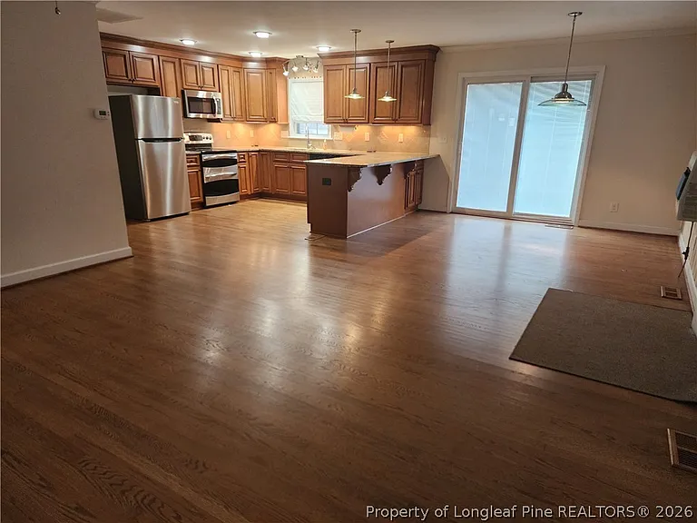206 Britt St — Photo 4