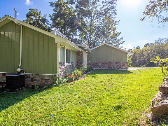 3rd image of 225 Shadow Hill Ln