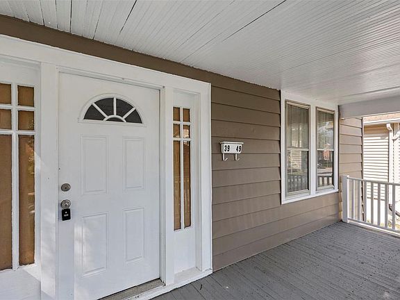 4th image of 3949 Burgen Ave