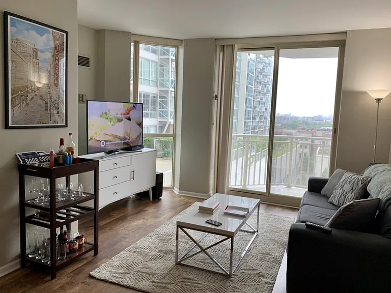 645 N Kingsbury St #907 — Photo 5