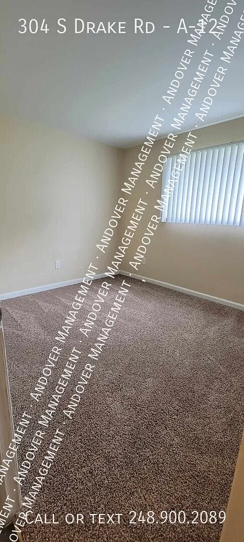 Country Club Park Apartments - Balcony — Photo 4