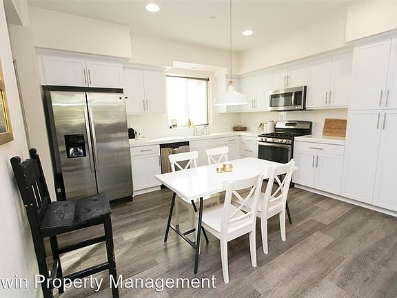 5th image of 213 Royal Gln Unit 306
