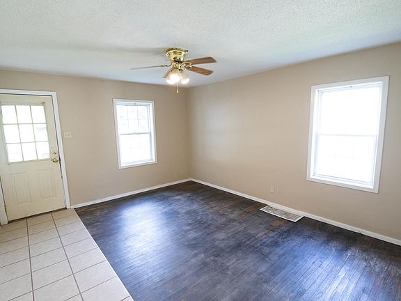 5th image of 612 Emerald St