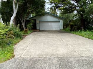 923 7th St, Florence, OR 97439