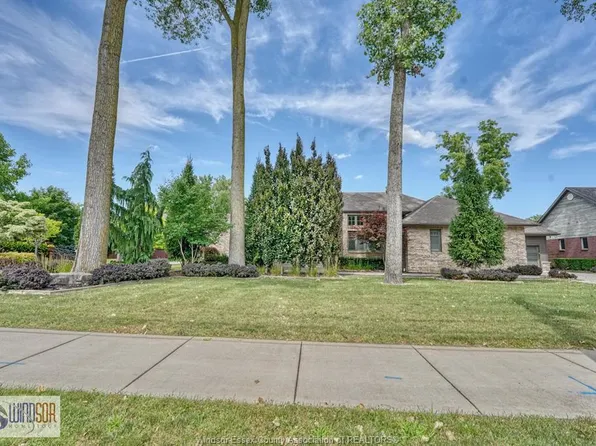 2260 Normandy St, Lasalle, ON N9H 1Y9