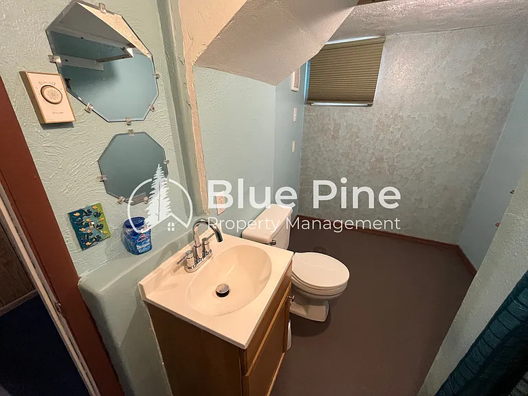 498 E 17th St — Photo 13