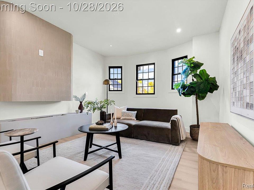 276 Marston St, photo 9