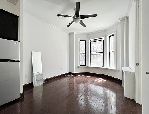 Rented by Kahen Properties | media 12