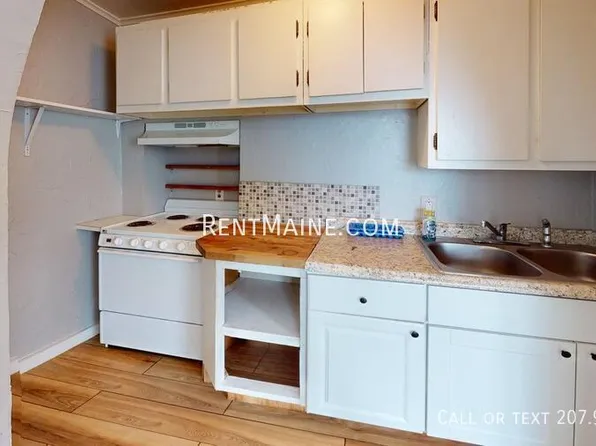 3 Newhall St APT 1, Fairfield, ME 04937