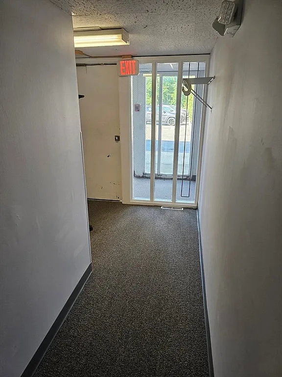 Studio, 562 sqft, $1,100 — Photo 3