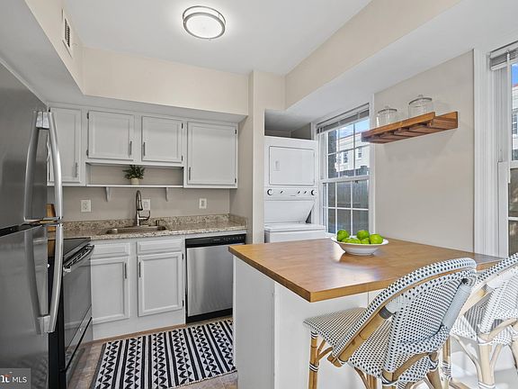 2nd image of 1209 N Pitt St APT 1B