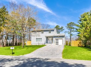 371 S River Rd, Calverton, NY 11933