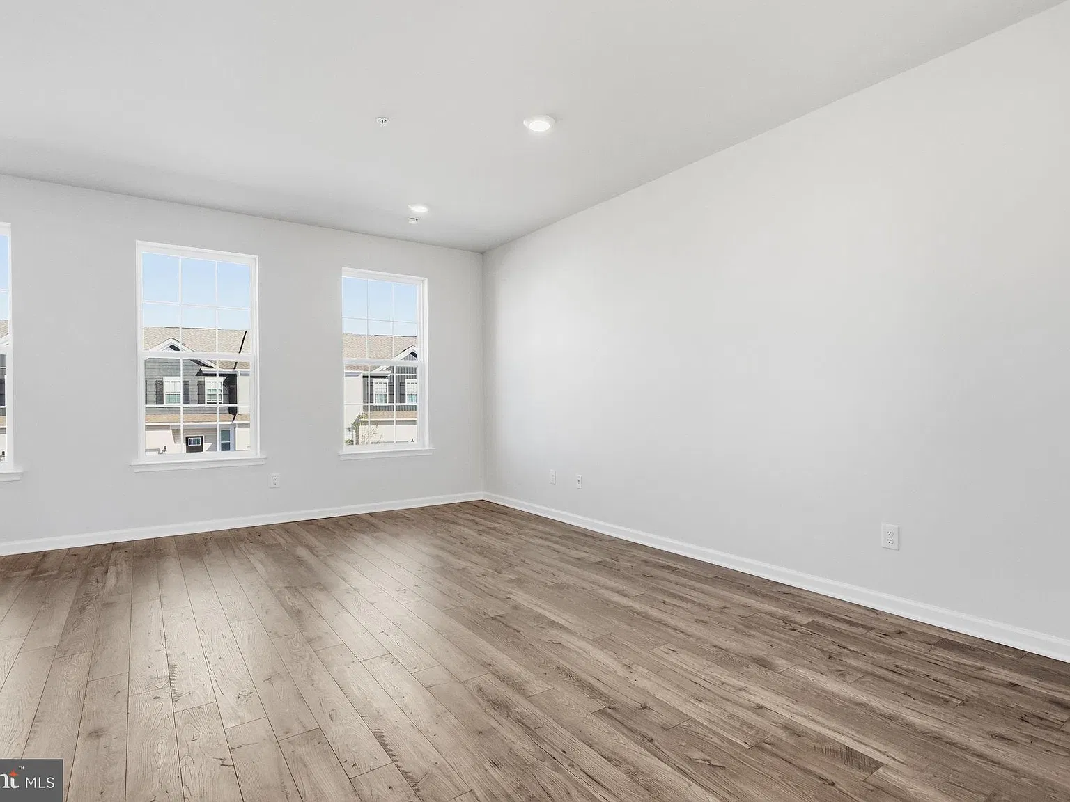 3 bed, 2.5 bath, 2208 sqft, $3,100 — Photo 4