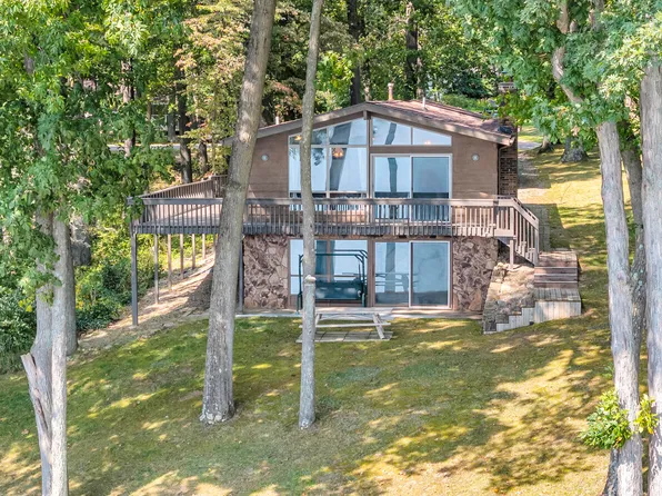 257 Westshore Dr, Jerome, MI 49249
