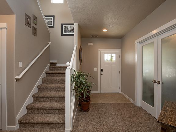 3rd image of 60869 SE Sweet Pea Dr