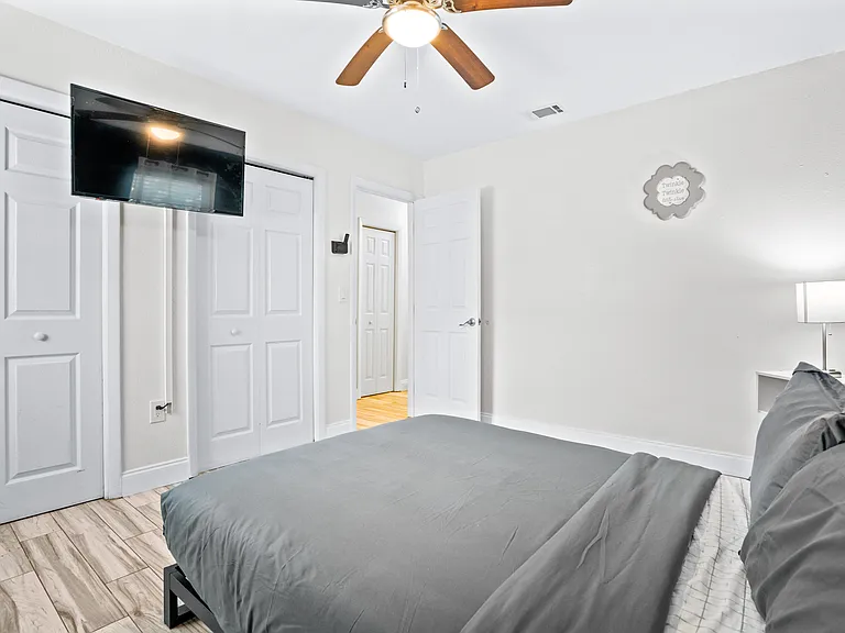 6244 S Martindale Ave — Photo 1