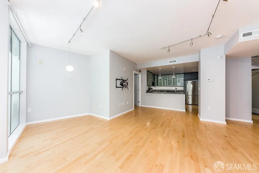 69 Clementina St #401