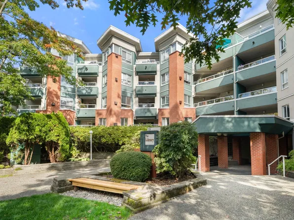 128 W 8th St #115, North Vancouver, BC V7M 3M1