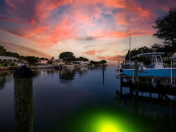 6698 29th St S, Saint Petersburg, FL 33712