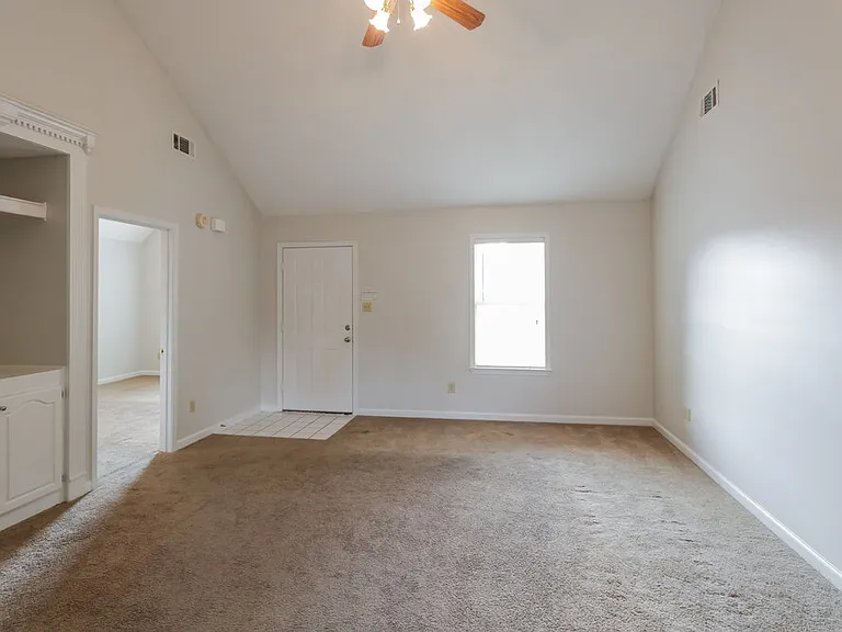 3102 Valley Green Ln — Photo 4