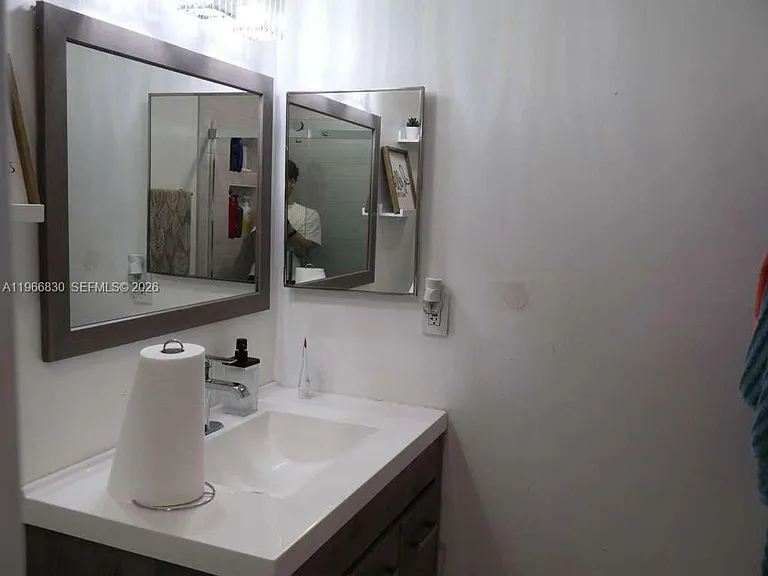 5505 SW 9th St #5505 — Photo 7