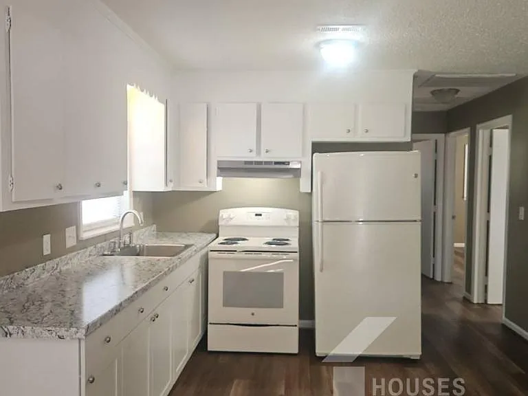 4 Fargo Cir — Photo 3