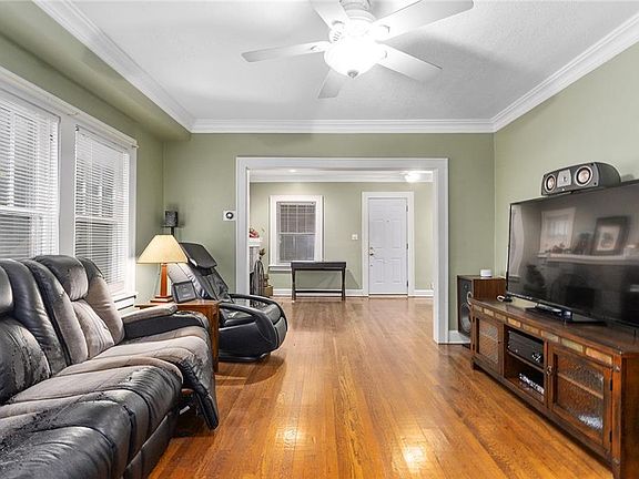 4th image of 4433 Fairmount Ave