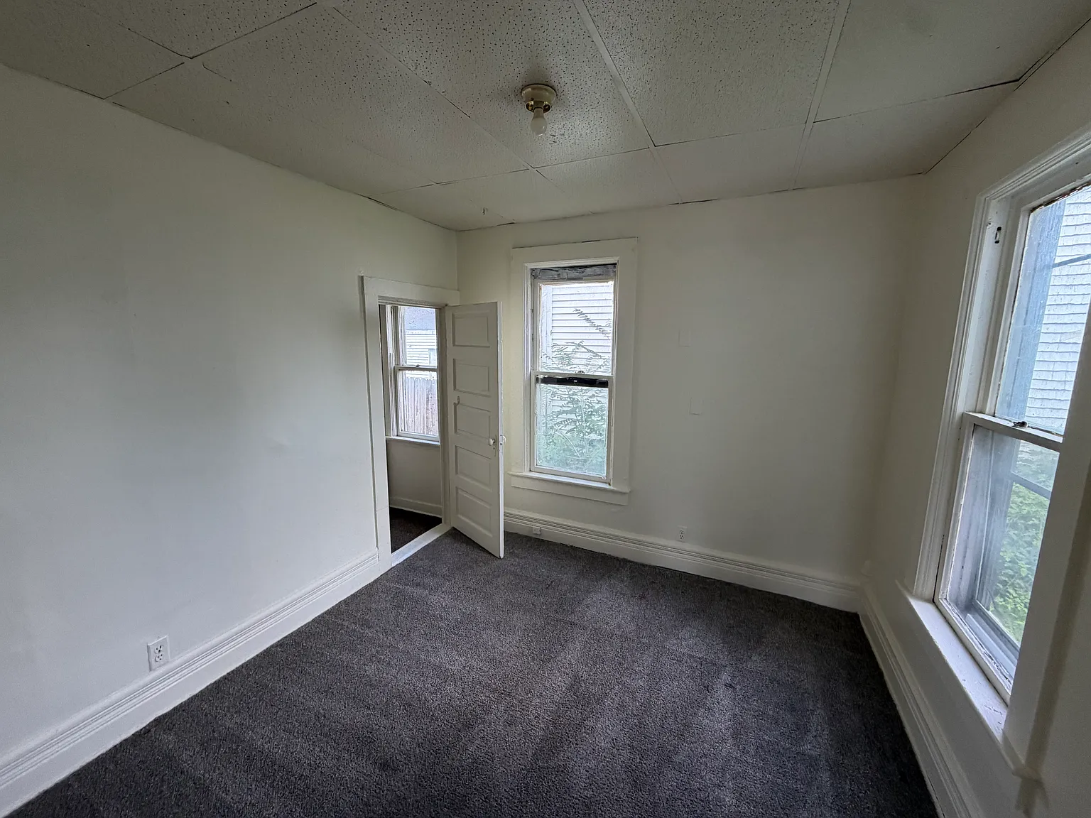 3 bed, 1200 sqft, $1,200 — Photo 4