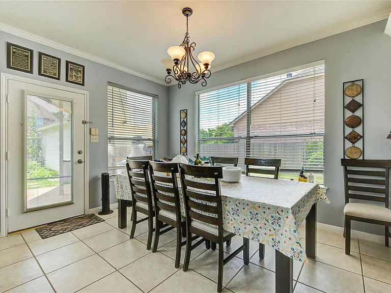 5911 Canyon Brook Ct — Photo 32