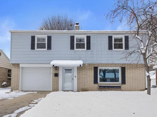 555 N 105th STREET, Wauwatosa, WI 53226