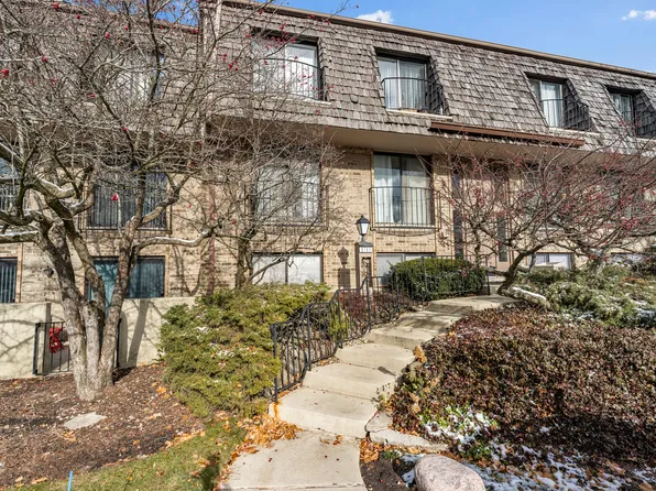 1713 Northfield Sq APT B, Northfield, IL 60093