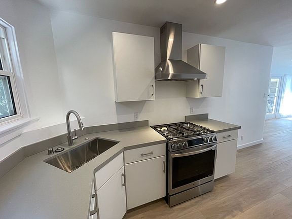 3rd image of 869 Alandele Ave