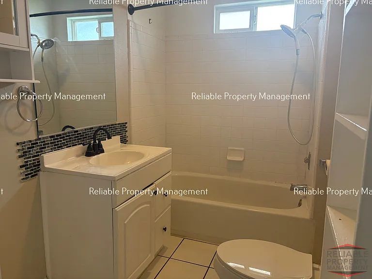 489 N Broadway St — Photo 4