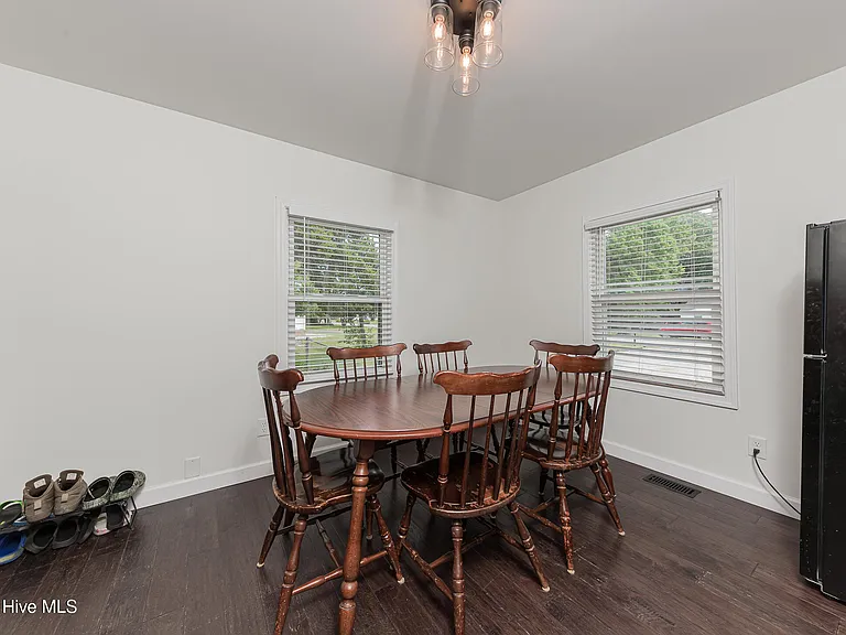 670 Queens Creek Rd — Photo 13