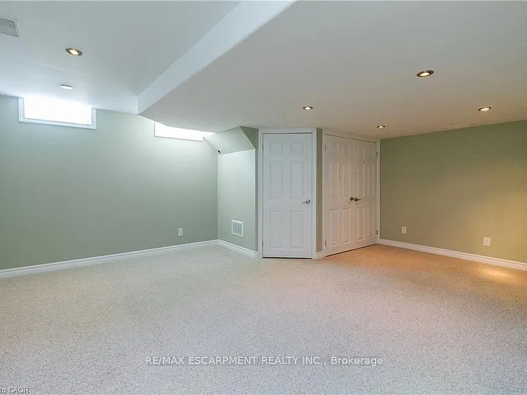 137 Windwood Dr — Photo 17