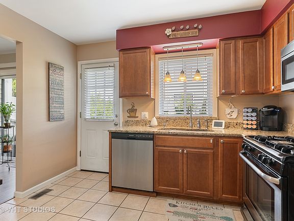 3rd image of 744 Lakeview Pt #98-B