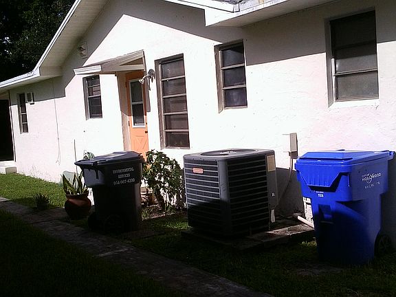 5th image of 2840 Lincoln St