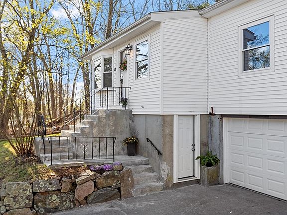 3rd image of 41 Maple St