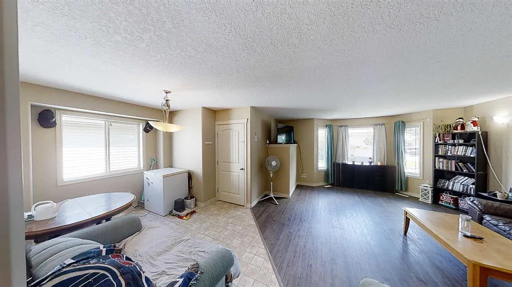 3 bed, 1.0 bath, 1007 sqft, $1,650 — Photo 2