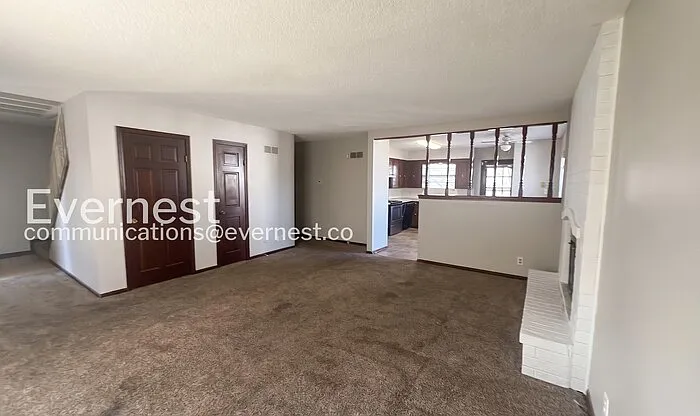 2356 S Crysler Ave — Photo 6