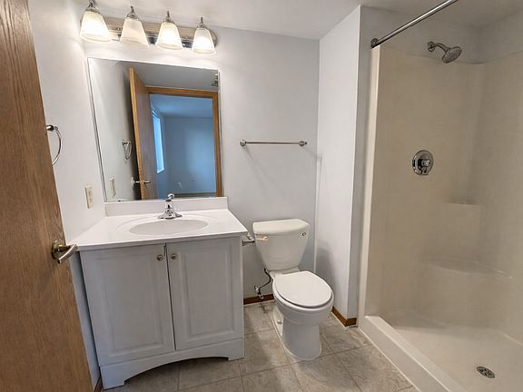 5th image of 31 Hart Rd APT 2