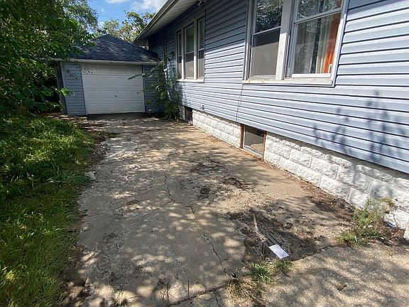 3rd image of 3886 Adams St