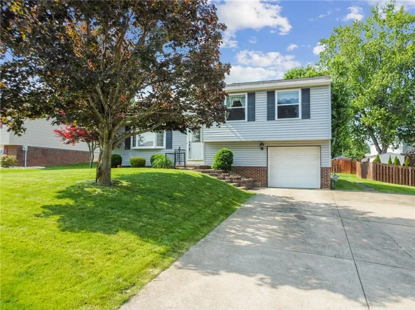 211 Old Meadow Dr, Greensburg, PA 15601