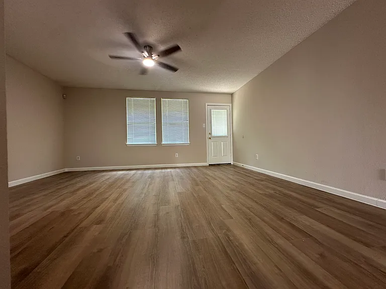 1316 Willow Tree Dr — Photo 12