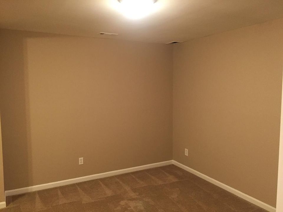2nd Bedroom (double sized room)