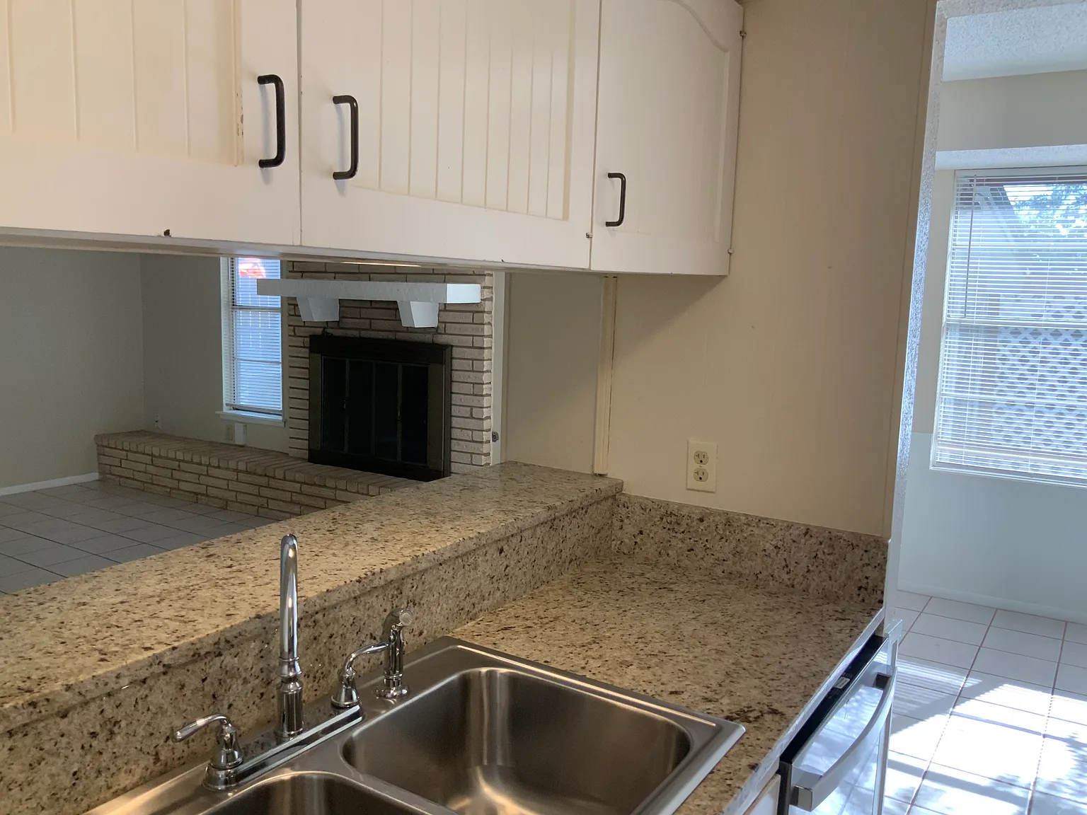 3 bed, 1600 sqft, $1,700 — Photo 4