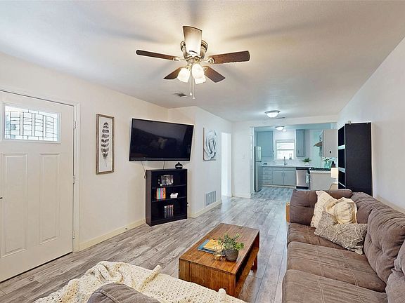 4th image of 922 Tamara Ln