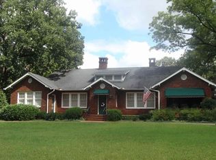 303 S College St, Walhalla, SC 29691